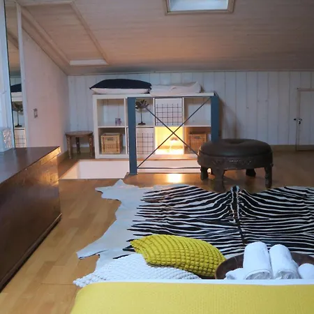 A Nest 4 Family * Erba