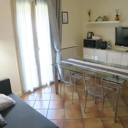 Cosy & Bath & Kitchen Near Erba